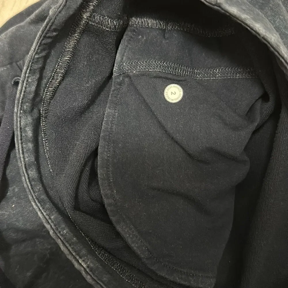 Lululemon navy 2 new shorts